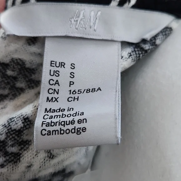 H&M Geometric Print Strechy Shift Dress - Picture 5 of 7